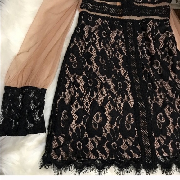 AMAZING Long Sleeve Mesh Dress with Black Lace 🖤 - Picture 3 of 3